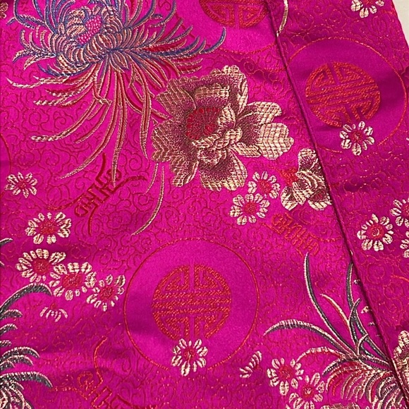 🌸 Stunning Pink Kimono Robe - Picture 2 of 8
